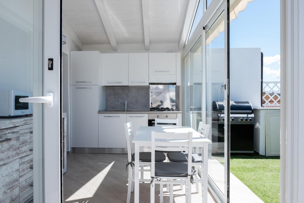 Apartamento Attico Jasmin Quartu SantʼElena Exterior foto
