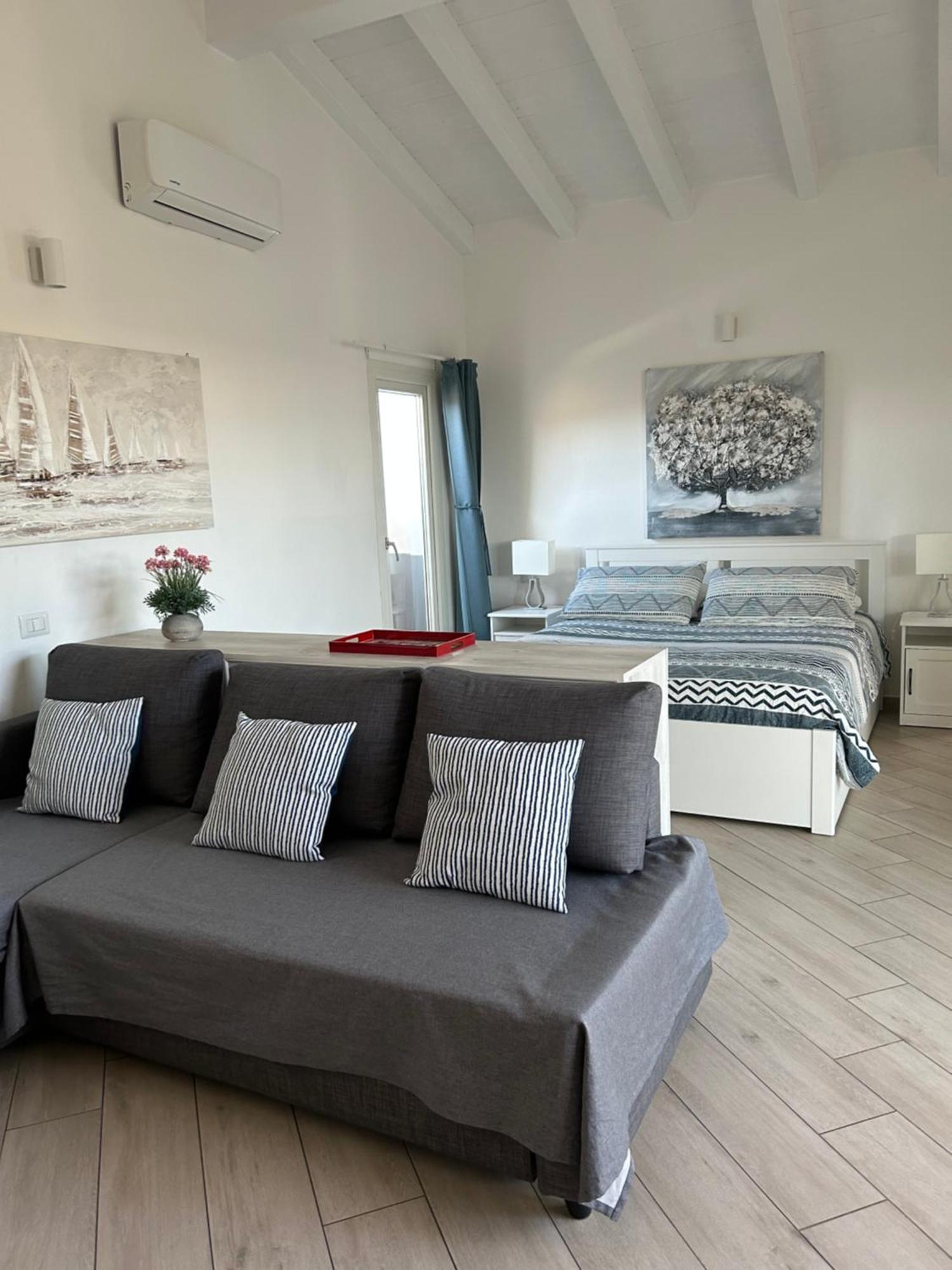 Apartamento Attico Jasmin Quartu SantʼElena Exterior foto