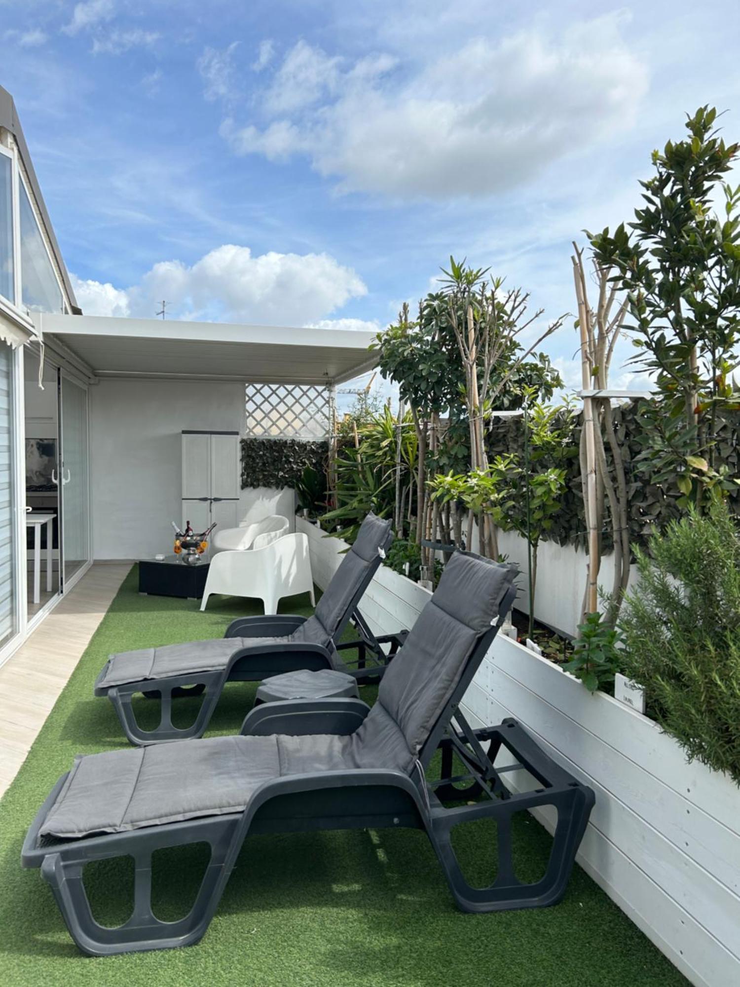 Apartamento Attico Jasmin Quartu SantʼElena Exterior foto